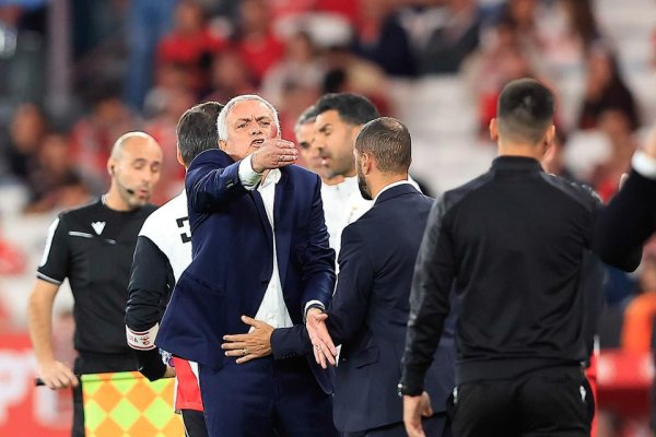 股配所 主场首秀遭绝平，穆帅开喷裁判：极其不公平！踩脚趾也能吹掉进球